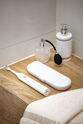 CAMRY SONIC TOOTHBRUSH 48000VPM CR2173